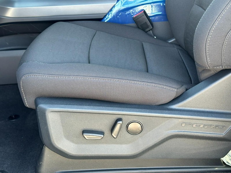 Ford F-150 Vehicle Full-screen Gallery Image 10