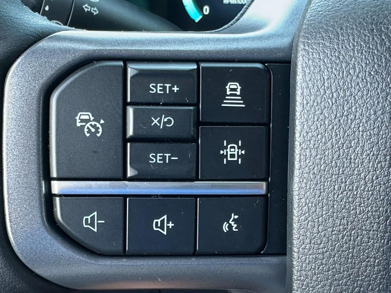 Ford F-150 Vehicle Full-screen Gallery Image 11