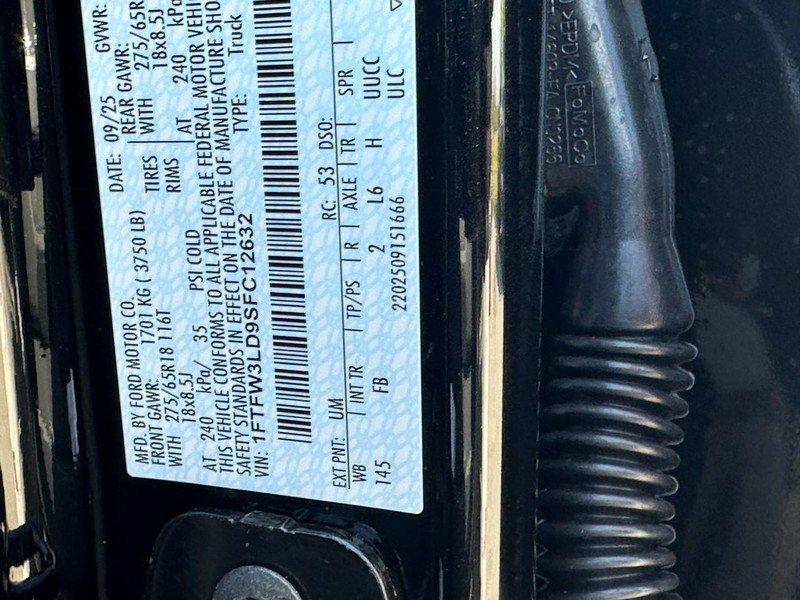 Ford F-150 Vehicle Full-screen Gallery Image 17