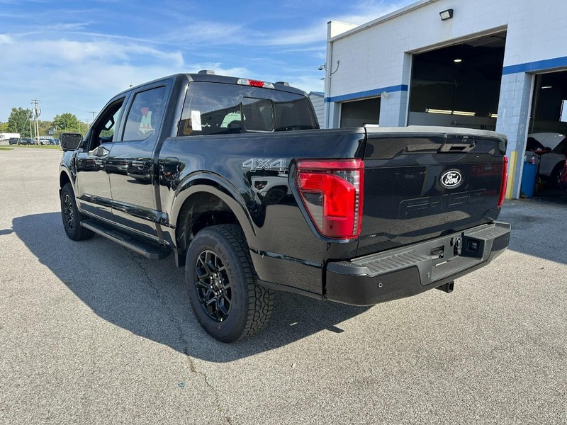 Ford F-150 Vehicle Full-screen Gallery Image 3