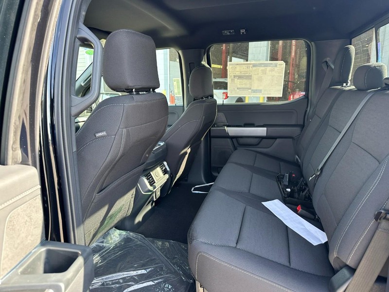 Ford F-150 Vehicle Full-screen Gallery Image 4