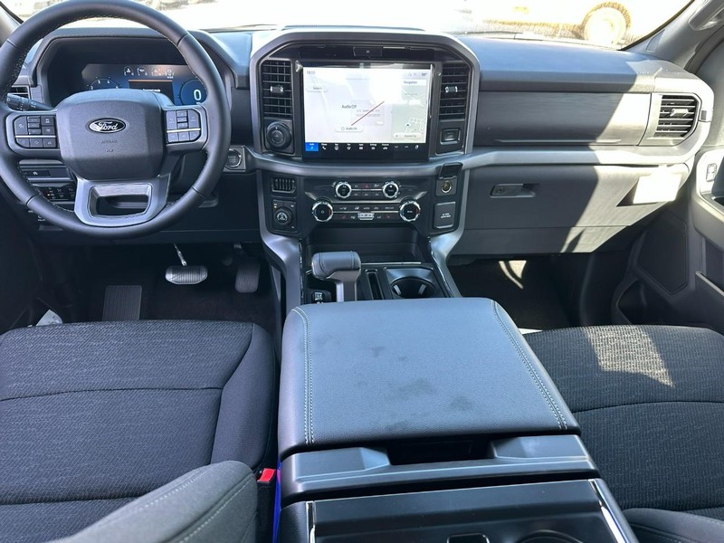 Ford F-150 Vehicle Full-screen Gallery Image 5