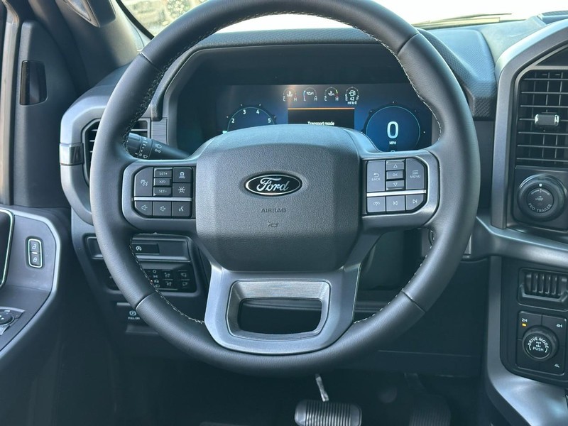 Ford F-150 Vehicle Full-screen Gallery Image 6