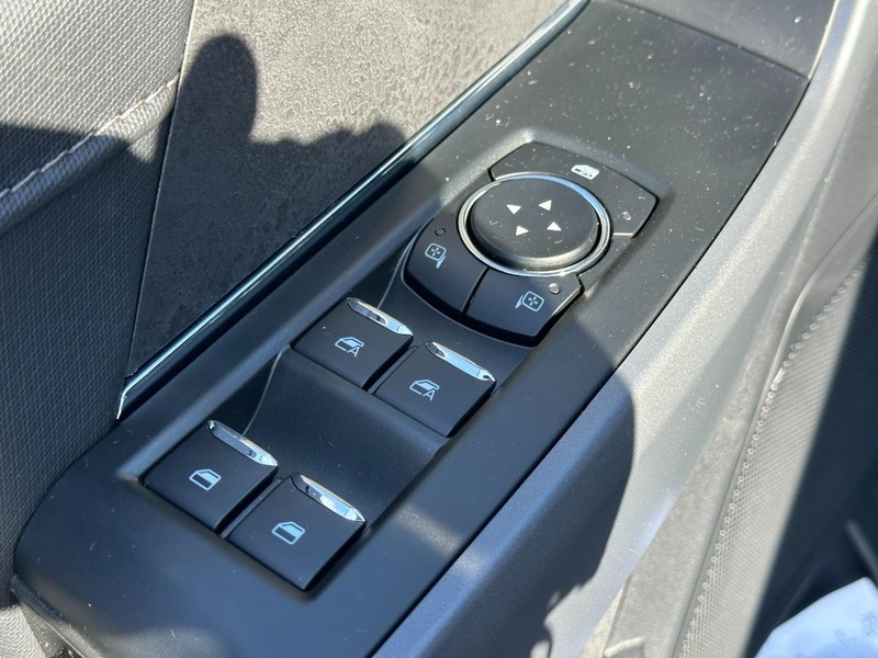 Ford F-150 Vehicle Full-screen Gallery Image 9