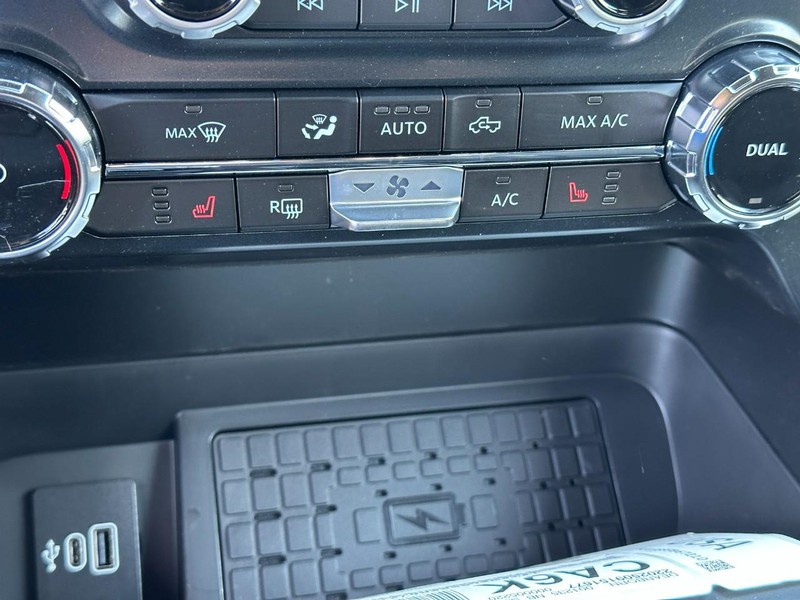 Ford F-150 Vehicle Full-screen Gallery Image 14