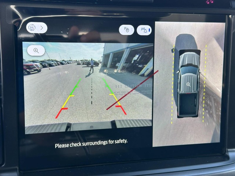 Ford F-150 Vehicle Full-screen Gallery Image 16