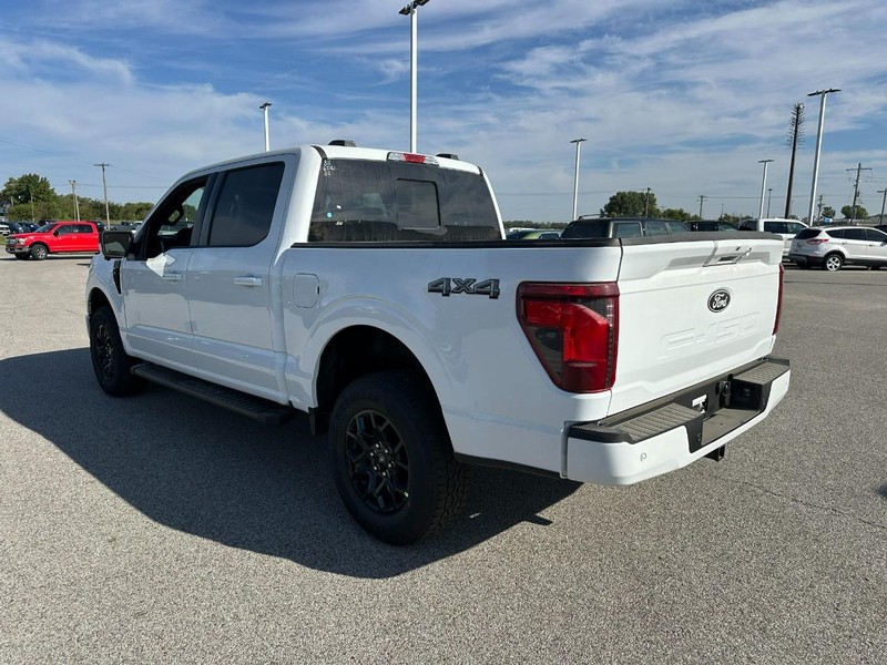 Ford F-150 Vehicle Full-screen Gallery Image 3