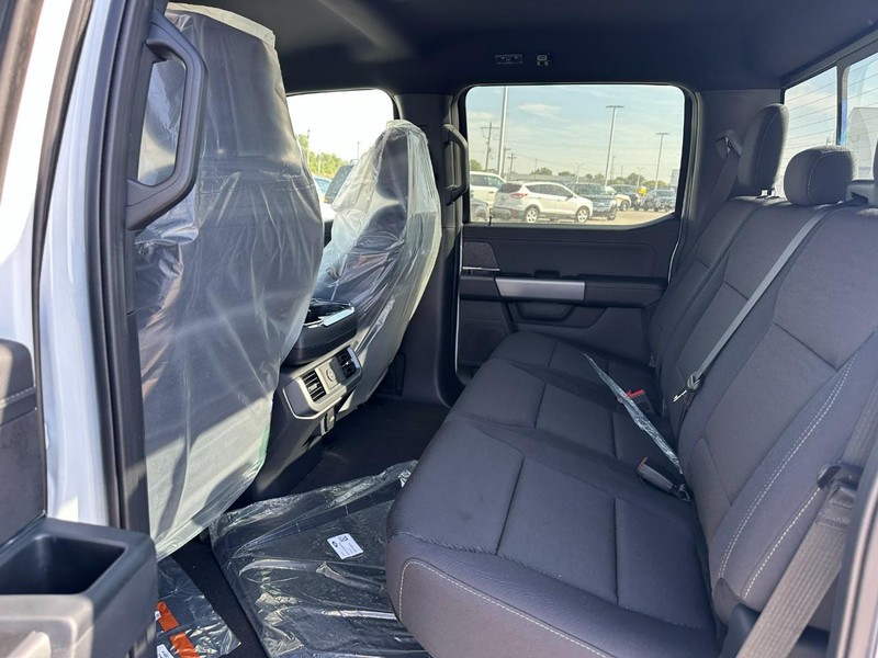 Ford F-150 Vehicle Full-screen Gallery Image 4