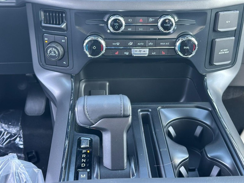 Ford F-150 Vehicle Full-screen Gallery Image 8