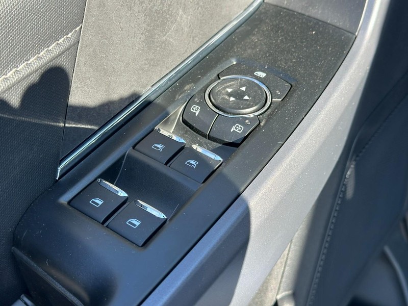 Ford F-150 Vehicle Full-screen Gallery Image 9