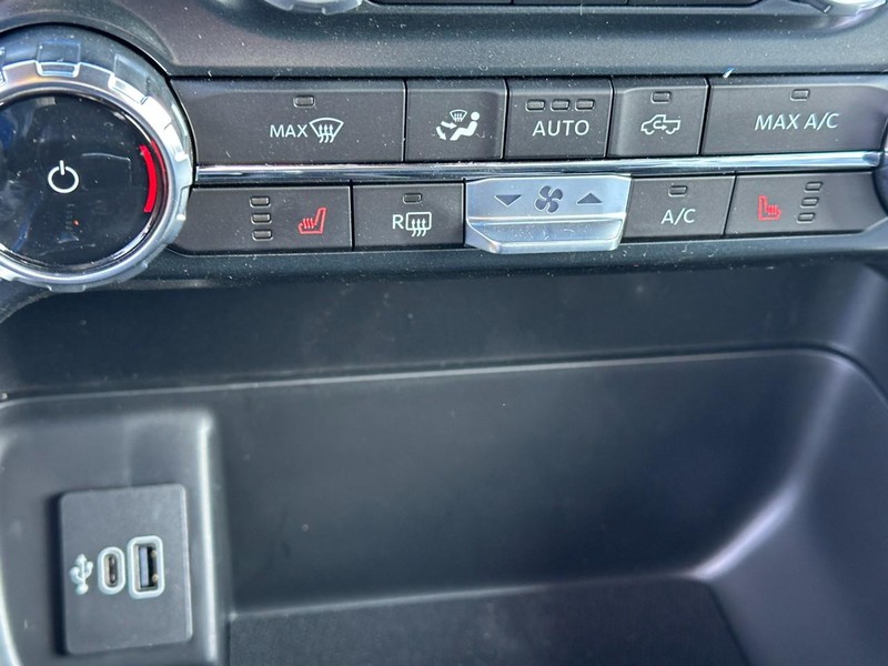 Ford F-150 Vehicle Full-screen Gallery Image 14