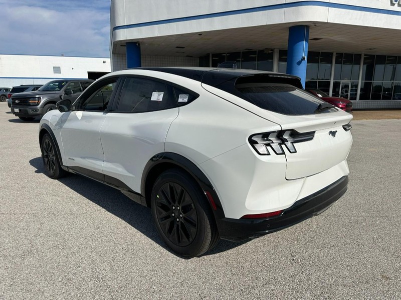 Ford Mustang Mach-E Vehicle Full-screen Gallery Image 3