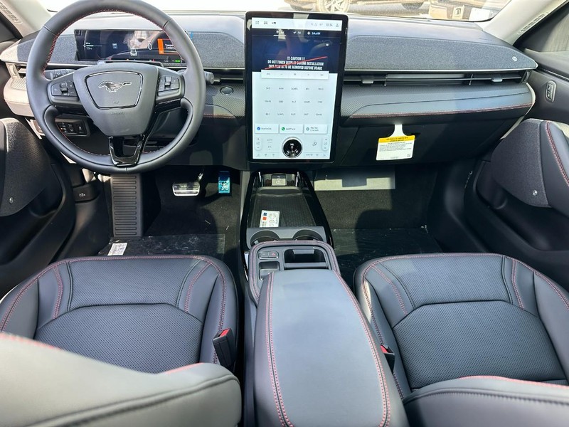 Ford Mustang Mach-E Vehicle Full-screen Gallery Image 6