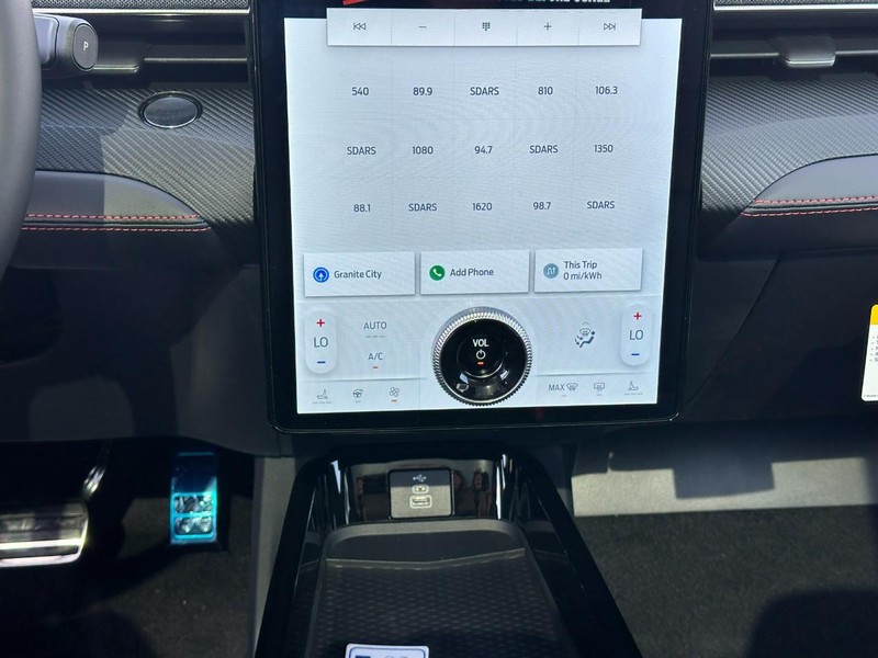 Ford Mustang Mach-E Vehicle Full-screen Gallery Image 9