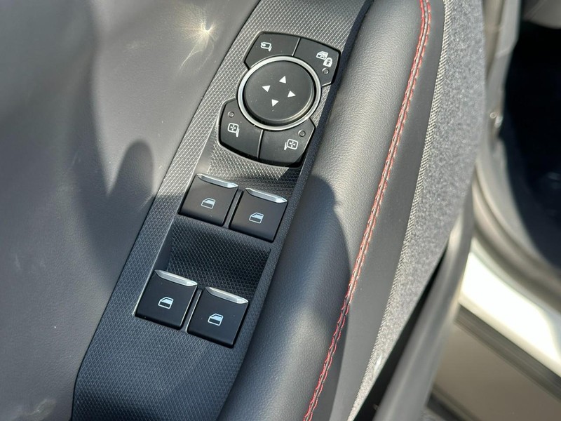 Ford Mustang Mach-E Vehicle Full-screen Gallery Image 10