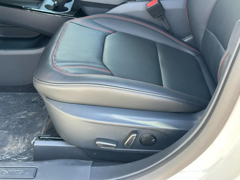 Ford Mustang Mach-E Vehicle Full-screen Gallery Image 12