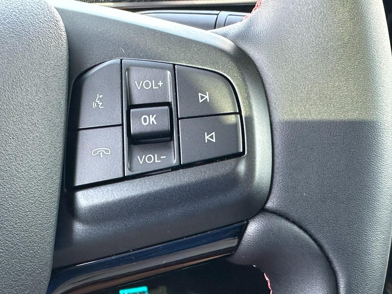 Ford Mustang Mach-E Vehicle Full-screen Gallery Image 14