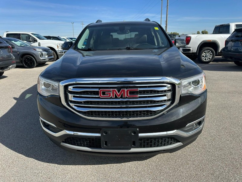 GMC Acadia Vehicle Full-screen Gallery Image 9