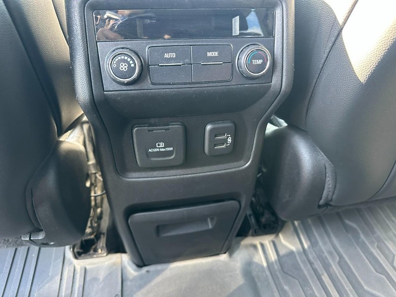 GMC Acadia Vehicle Full-screen Gallery Image 12