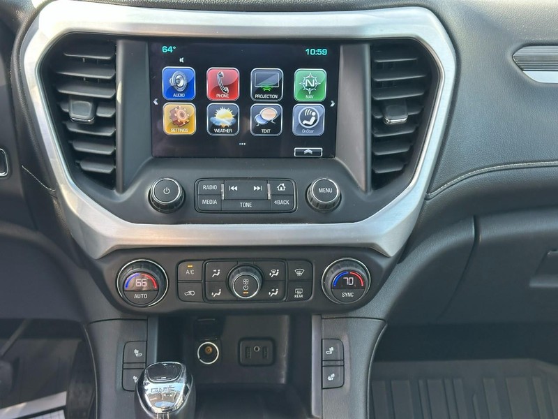 GMC Acadia Vehicle Full-screen Gallery Image 16