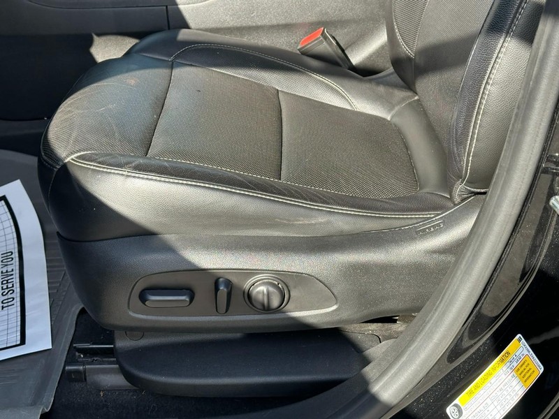 GMC Acadia Vehicle Full-screen Gallery Image 20