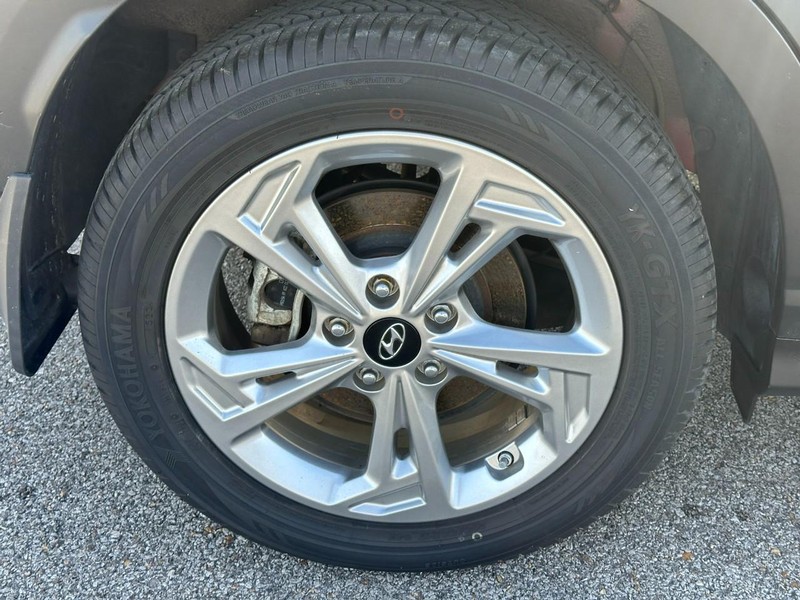 Hyundai Kona Vehicle Full-screen Gallery Image 6