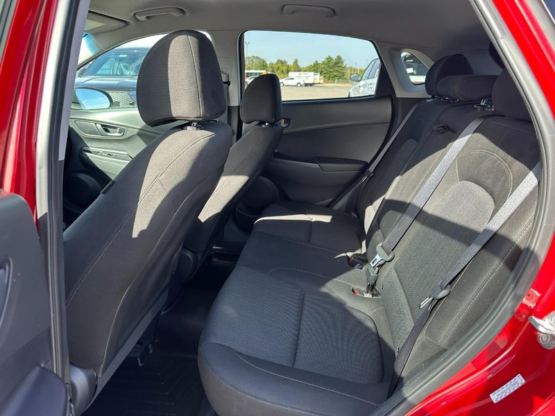 Hyundai Kona Vehicle Full-screen Gallery Image 9