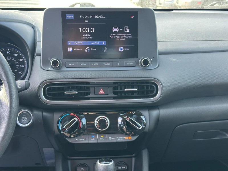 Hyundai Kona Vehicle Full-screen Gallery Image 12