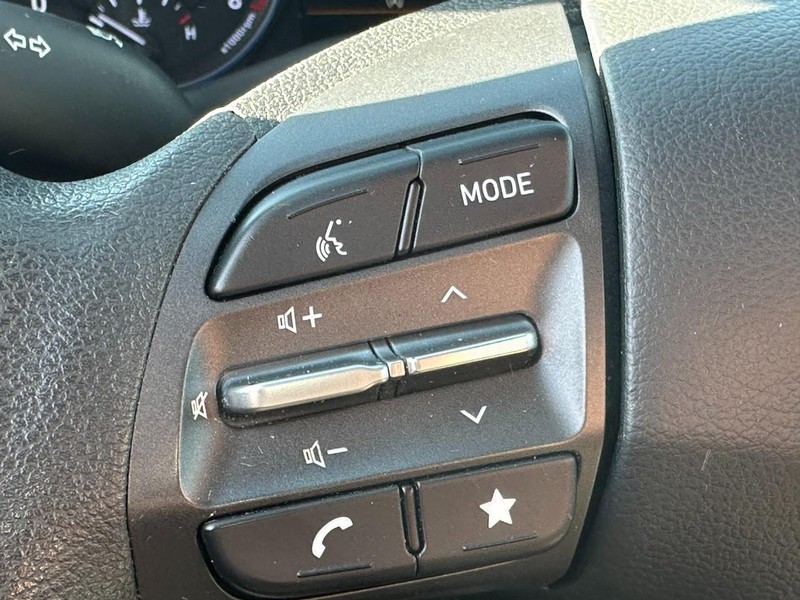 Hyundai Kona Vehicle Full-screen Gallery Image 17