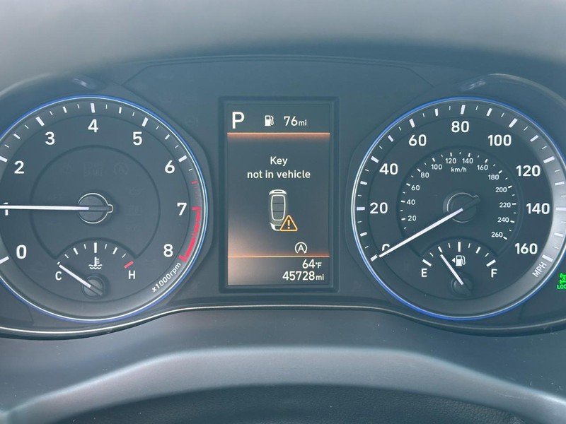 Hyundai Kona Vehicle Full-screen Gallery Image 19