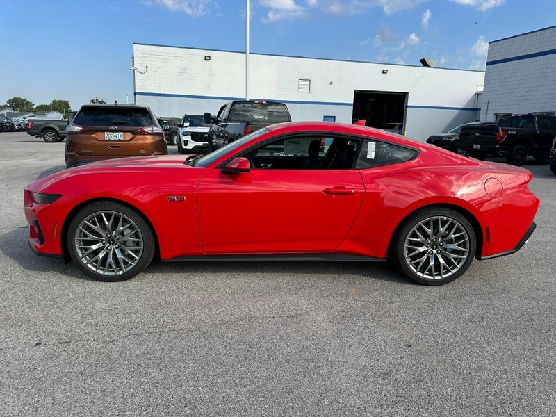 Ford Mustang Vehicle Full-screen Gallery Image 2