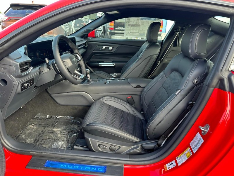 Ford Mustang Vehicle Full-screen Gallery Image 5