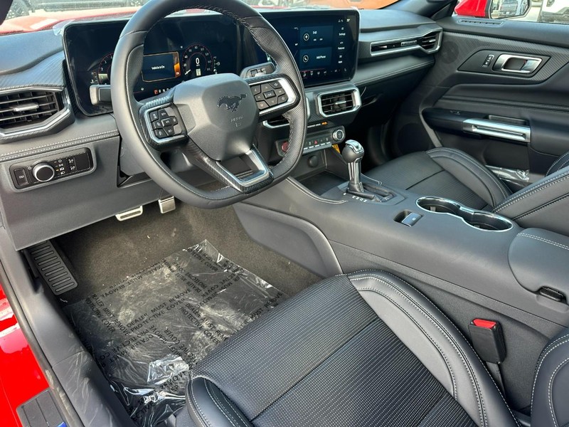 Ford Mustang Vehicle Full-screen Gallery Image 6