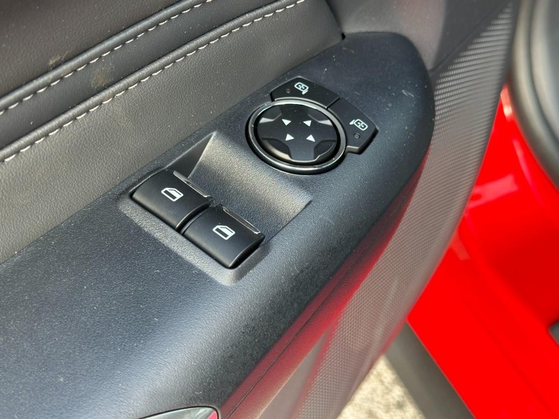 Ford Mustang Vehicle Full-screen Gallery Image 7