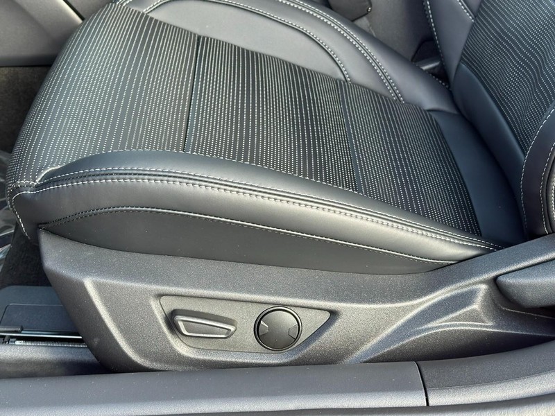 Ford Mustang Vehicle Full-screen Gallery Image 9