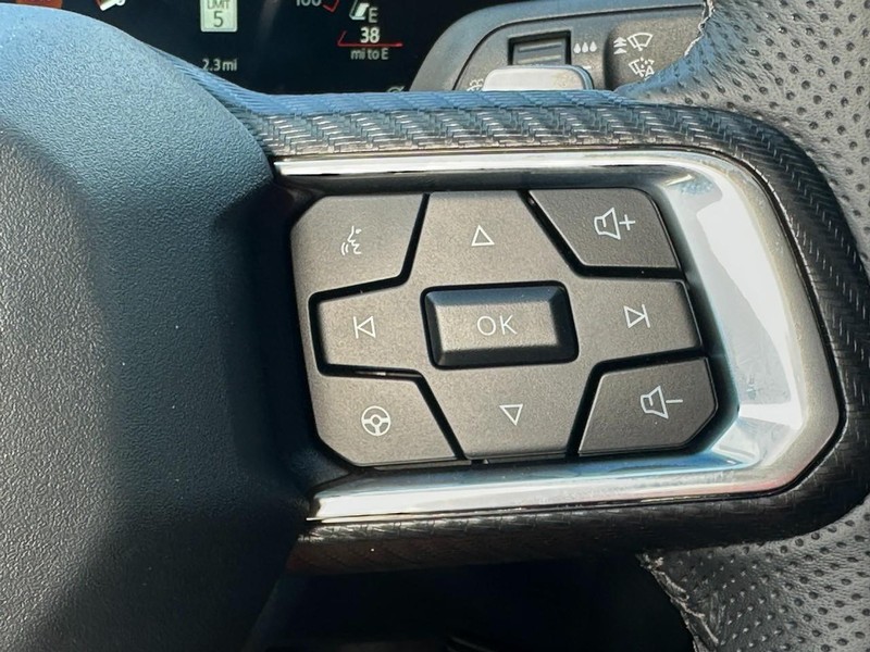 Ford Mustang Vehicle Full-screen Gallery Image 11