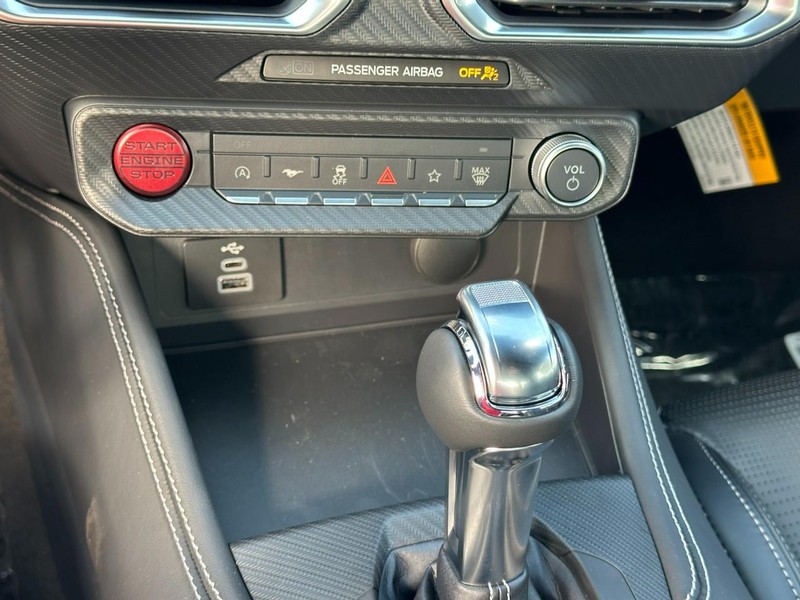 Ford Mustang Vehicle Full-screen Gallery Image 14