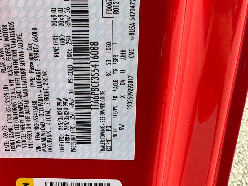 Ford Mustang Vehicle Full-screen Gallery Image 17