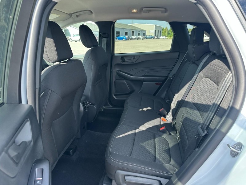 Ford Escape Vehicle Full-screen Gallery Image 4