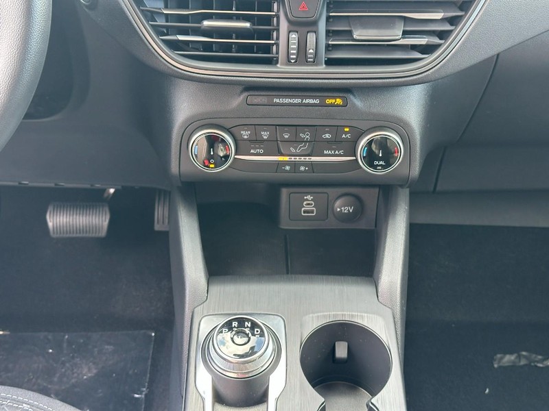 Ford Escape Vehicle Full-screen Gallery Image 8