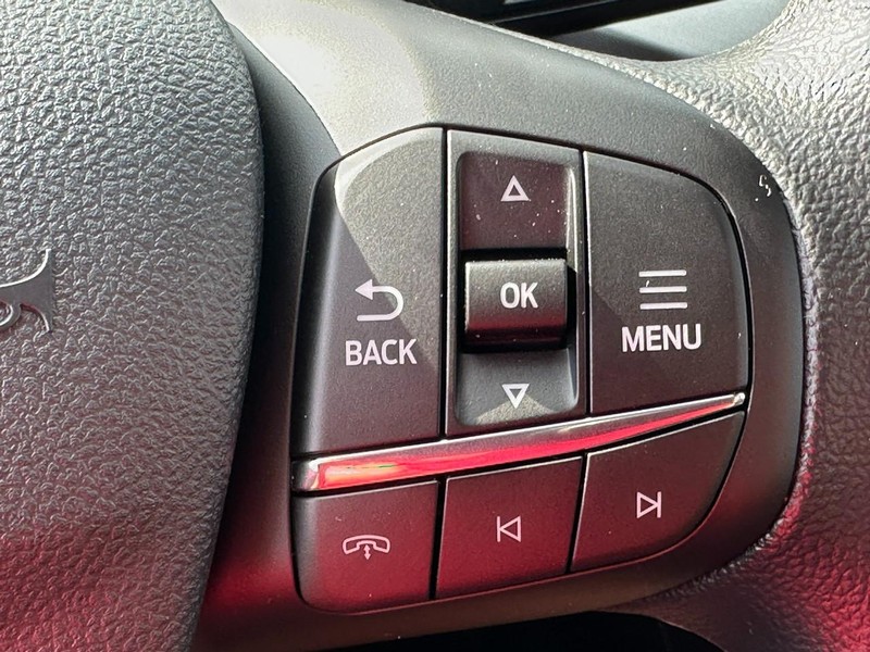 Ford Escape Vehicle Full-screen Gallery Image 11