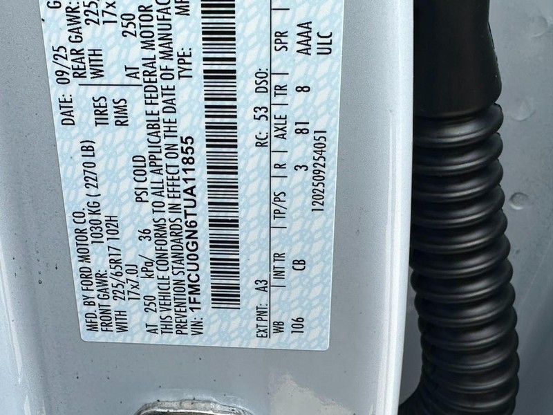 Ford Escape Vehicle Full-screen Gallery Image 14