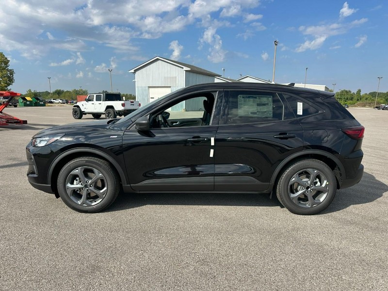 Ford Escape Vehicle Full-screen Gallery Image 2