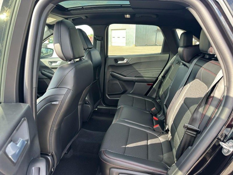 Ford Escape Vehicle Full-screen Gallery Image 4