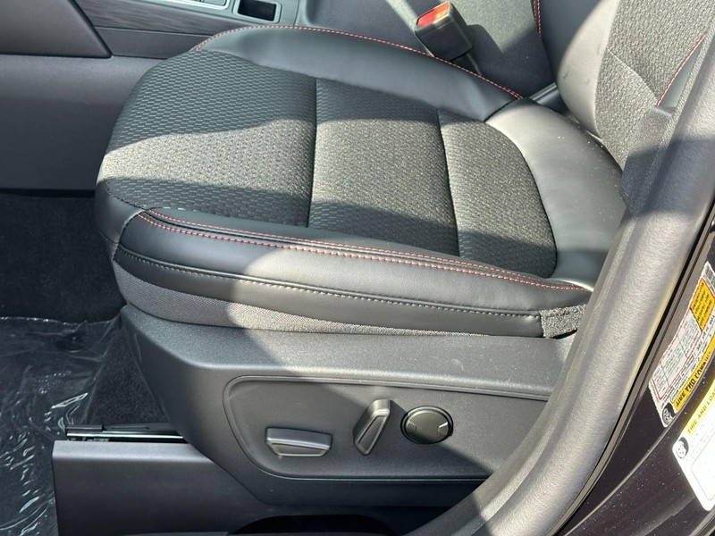 Ford Escape Vehicle Full-screen Gallery Image 11