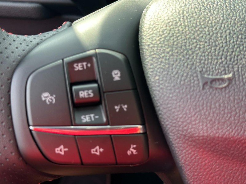 Ford Escape Vehicle Full-screen Gallery Image 12