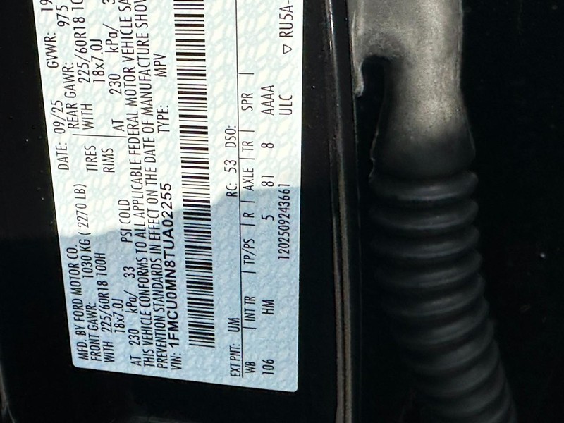 Ford Escape Vehicle Full-screen Gallery Image 16