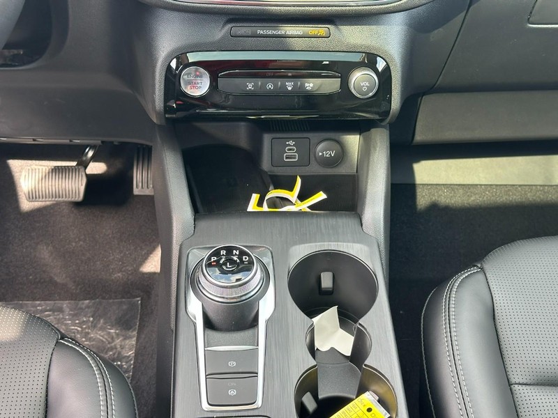 Ford Escape Vehicle Full-screen Gallery Image 9