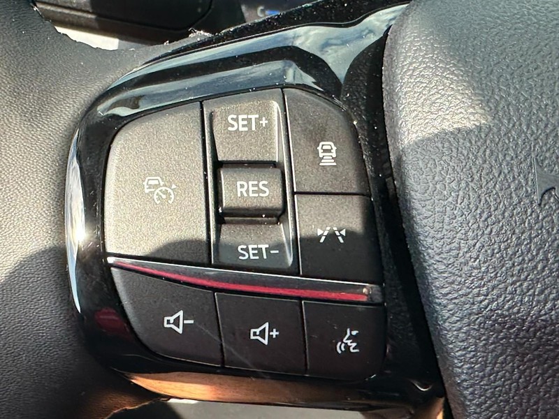 Ford Escape Vehicle Full-screen Gallery Image 13