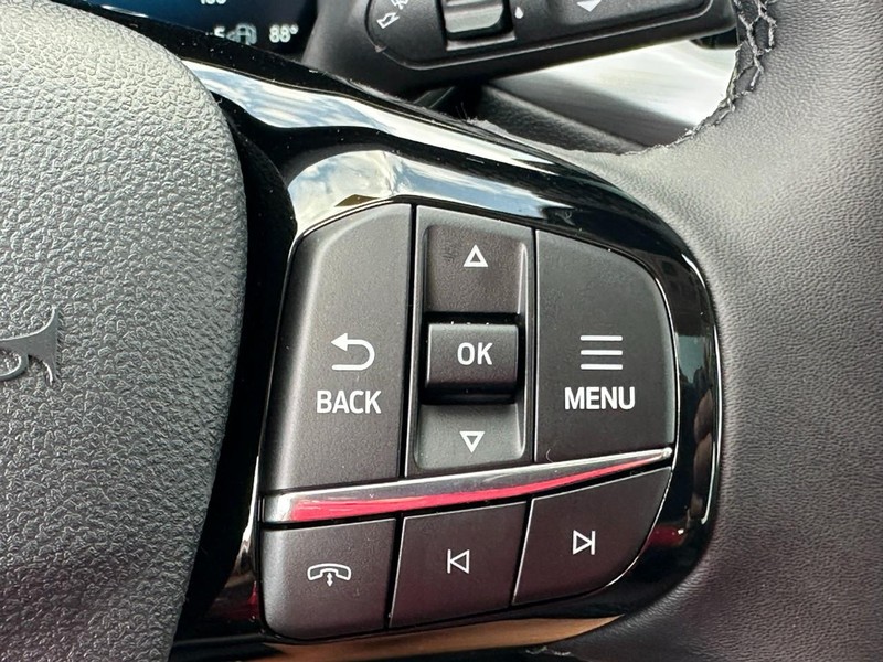 Ford Escape Vehicle Full-screen Gallery Image 14